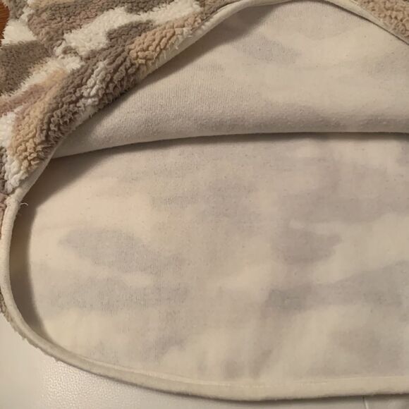 Cupid Sherpa Stand Collar Camo Print Sweater Pullover Size L - Picture 9 of 11